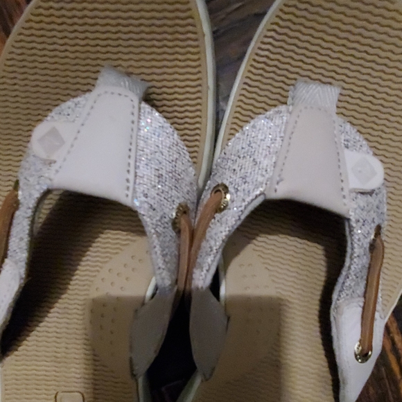 sperry topsider flip flops